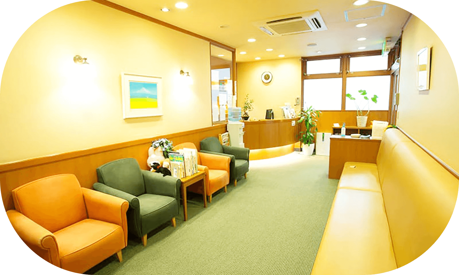 うおずみクリニックの受付と待合室の写真(小倉北区 心療内科)